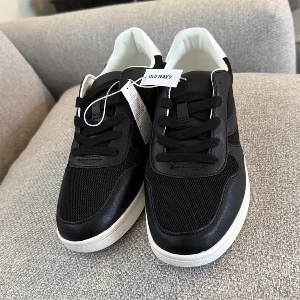 Old Navy Black Low Top Sneakers